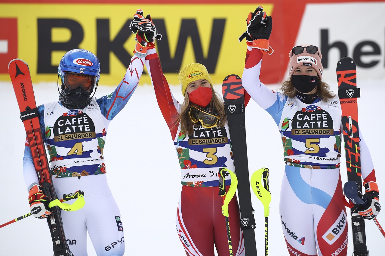 Katharina Lienbsergerová, Američanka Mikaela Shiffrinová, Švajčiarka Michelle Gisinová