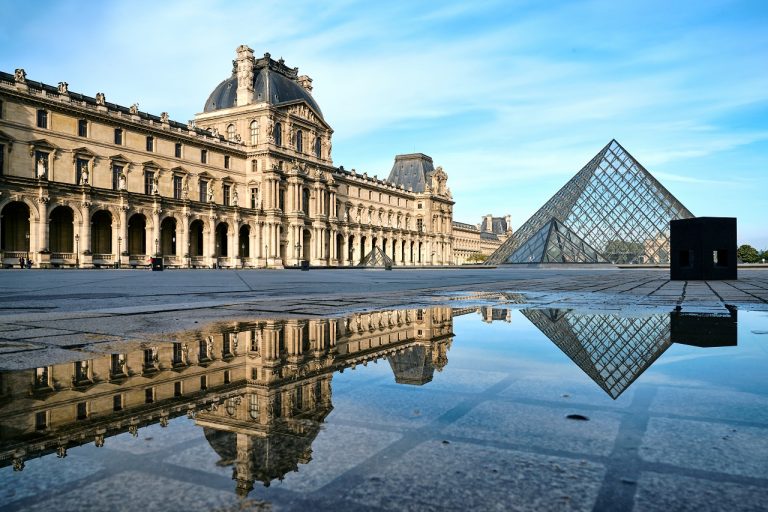 Louvre_Museum