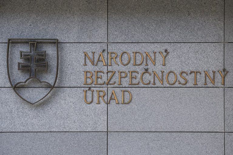 NBÚ