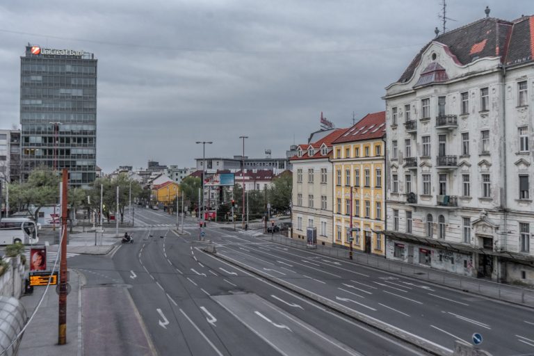 Zákaz vychádzania
