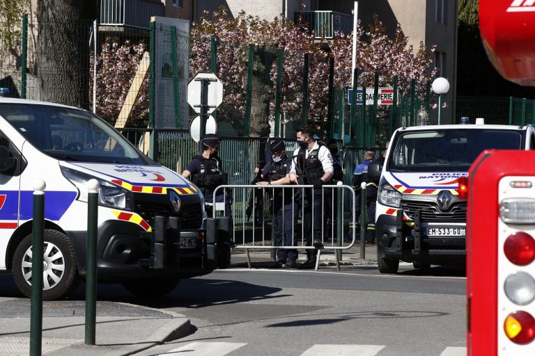 Útočník z Tuniska zabil nožom policajtku