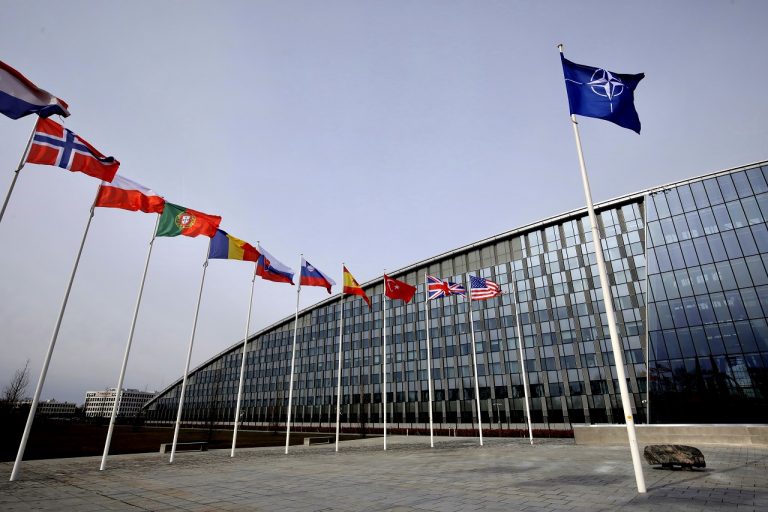 NATOzástavy členských krajín NATO, sídlo NATO v Bruseli
