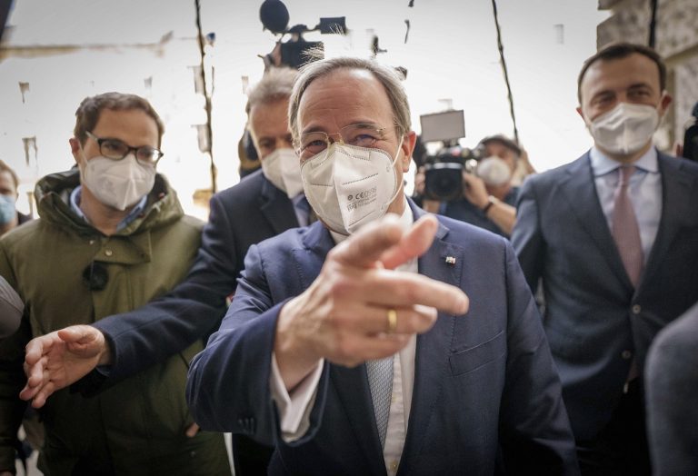 URL: http://klient.tasr.sk/klient/asx/search/view/ViewerFoto.asx?Document=..%2F..%2FFondyF%2F21%2F04%2FGermany_Politics430068773846.1%40Foto&QueryText=%28%28Nemecko%3CAND%3ECDU%3CAND%3ECSU%3CAND%3Eskupina%3CAND%3Ekancel%C3%A1r%3CAND%3Ekandid%C3%A1t%3CAND%3ELaschet%29%3Cin%3Etitle%29