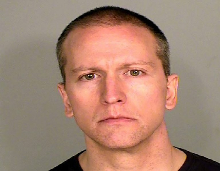 URL: http://klient.tasr.sk/klient/asx/search/view/ViewerFoto.asx?Document=..%2F..%2FFondyF%2F20%2F05%2FAPTOPIX_Minneapolis_Police_Death786021705464.1%40Foto&QueryText=%28Derek+Chauvin%29