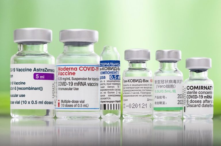 URL: http://klient.tasr.sk/klient/asx/search/view/ViewerFoto.asx?Document=..%2F..%2FFondyF%2F21%2F04%2FVirus_Outbreak_Hungary404057771650.1%40Foto&QueryText=%28Sinopharm%29