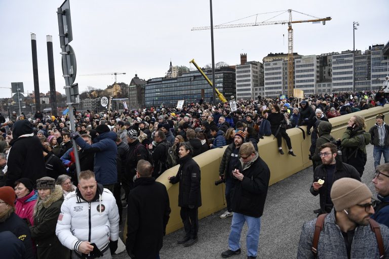 URL: http://klient.tasr.sk/klient/asx/search/view/ViewerFoto.asx?Document=..%2F..%2FFondyF%2F21%2F03%2FVirus_Outbreak_Sweden_Anti-lockdown349754765051.1%40Foto&QueryText=%28%C5%A1v%C3%A9dsko%29