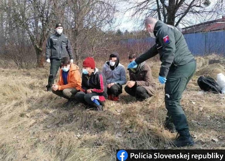 migranti policia
