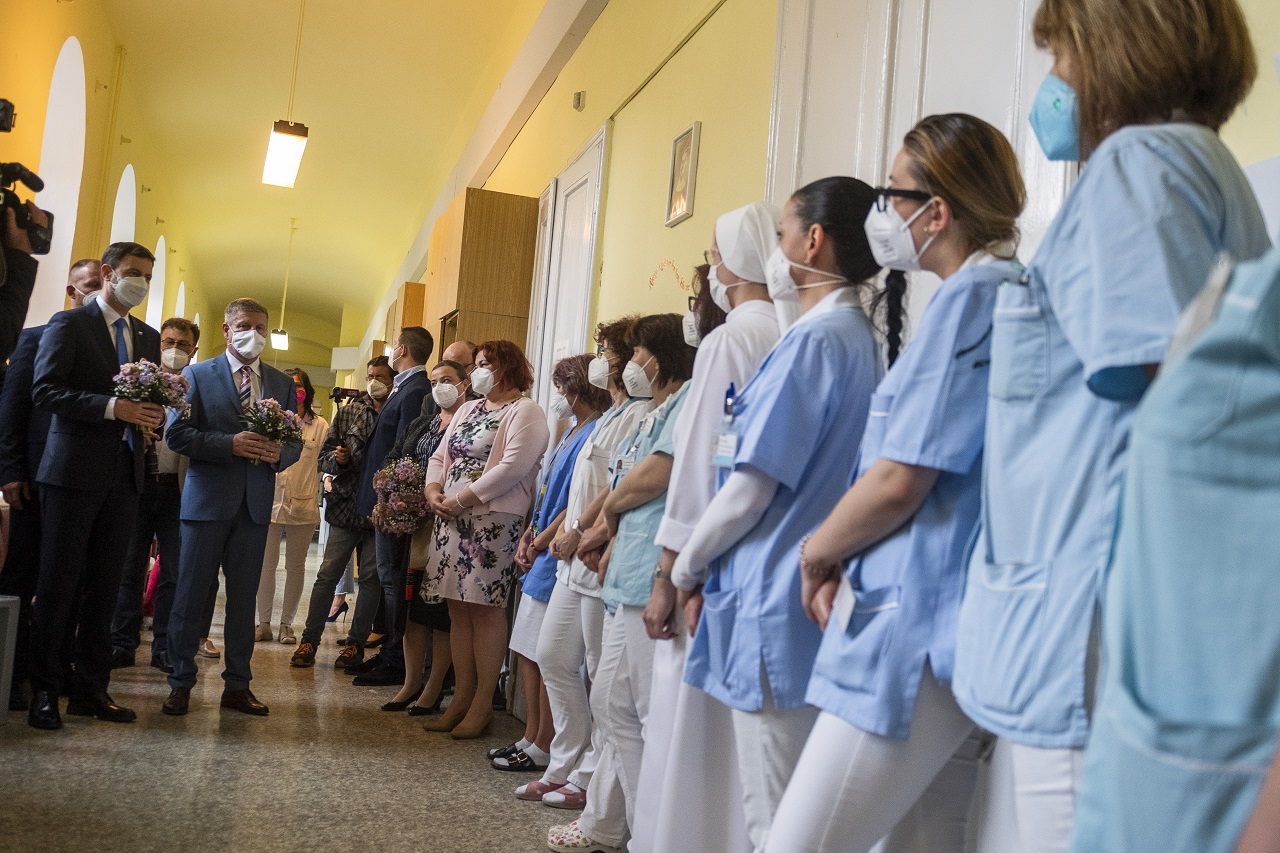Eduard Heger, Vladimír Lengvarský návšteva Univerzitnej nemocnice Bratislava pri príležitosti Medzinárodného dňa sestier