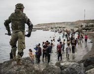 Vojenský kordón na hraniciach Maroka a Španielska v španielskej exkláve Ceuta
