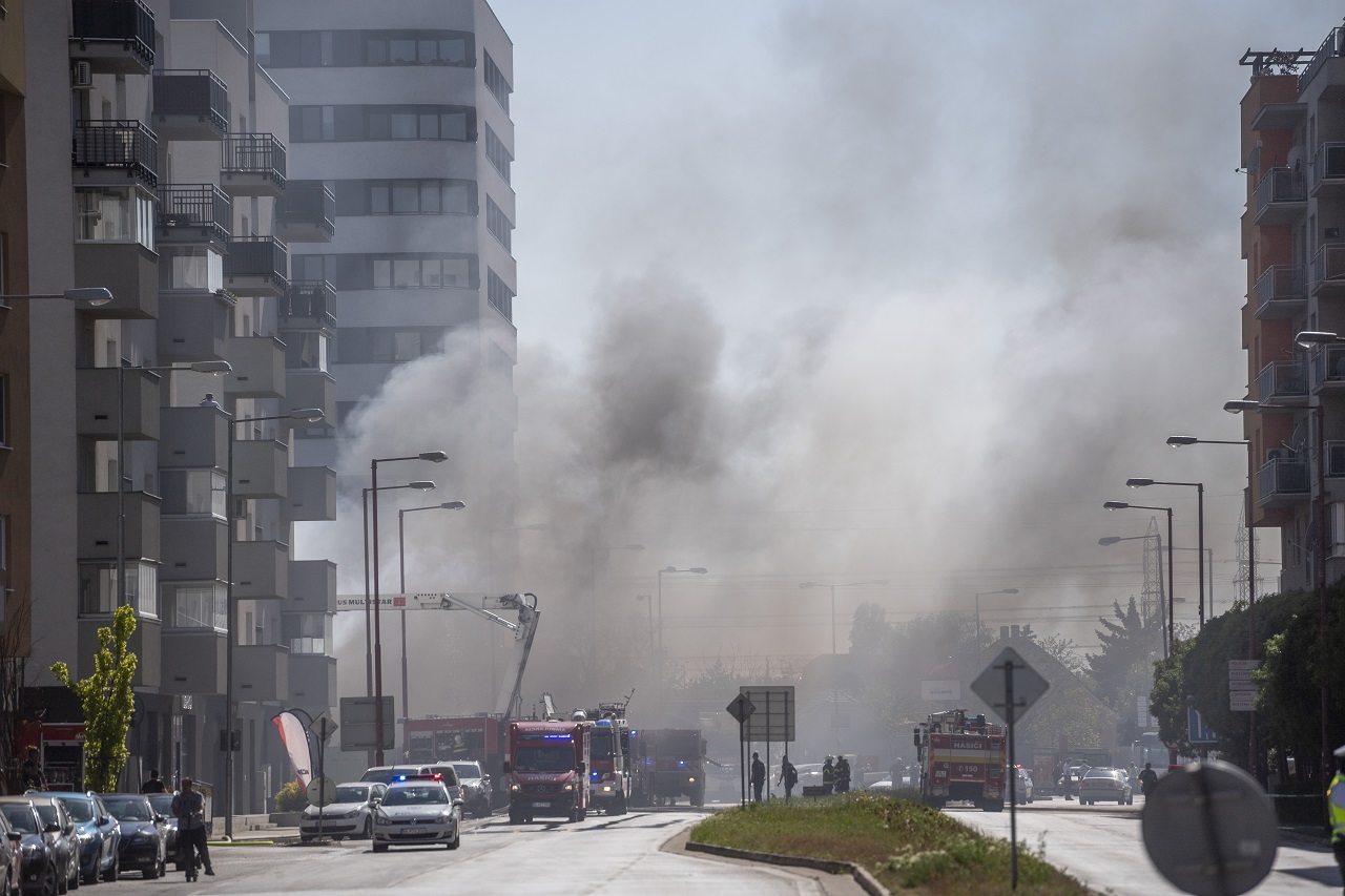 Bratislava požiar sklad pneumatiky