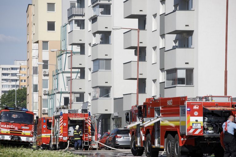 Požiar skladov s pneumatikami