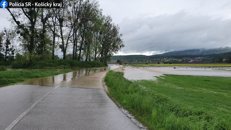 Cesto do obce Vyšná Myšľa