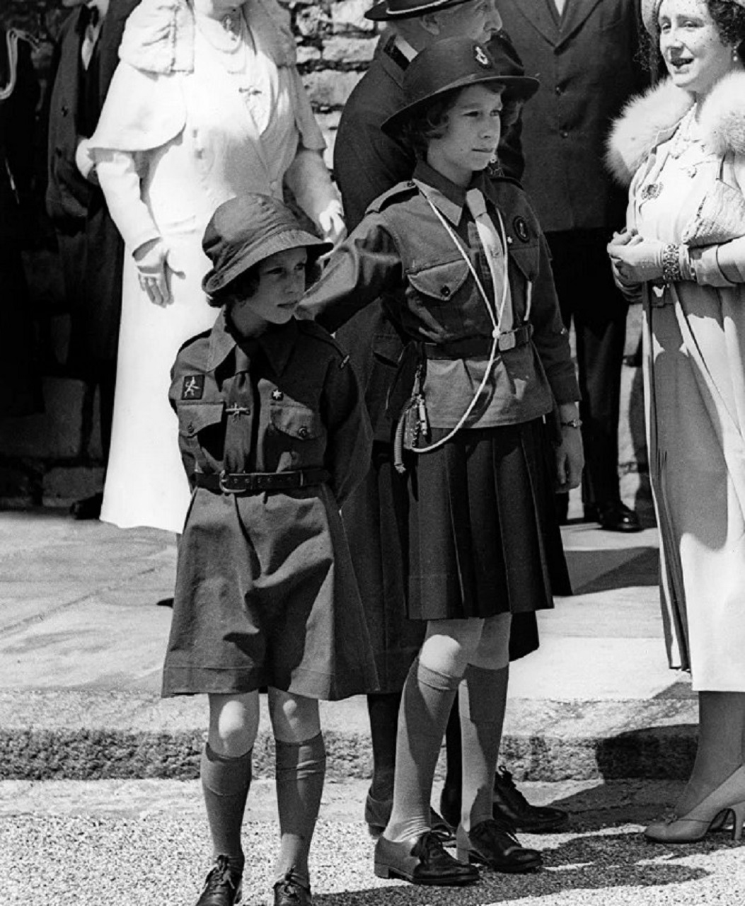  princezná Margaret, grófka zo Snowdon a jej sestra, britská kráľovná Alžbeta II.