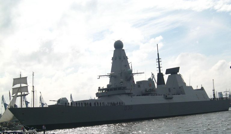 britska lod hms defender
