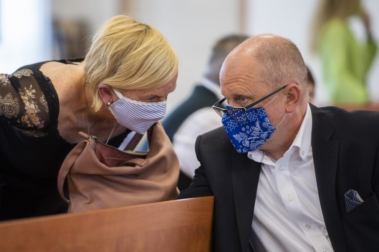 Zlatica Kušnírová, matka zavraždenej Martiny Kušnírovej a jej právny zástupca Roman Kvasnica