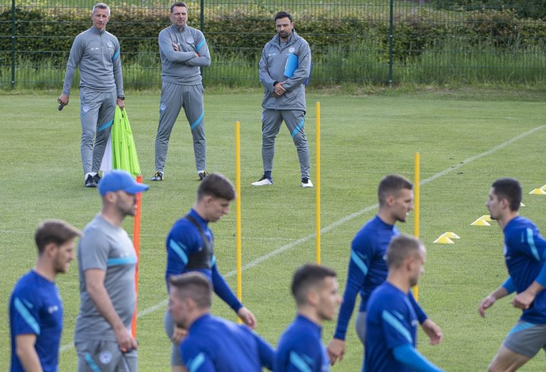 Samuel Slovák, tréner Štefan Tarkovič asistent Marek Mintál