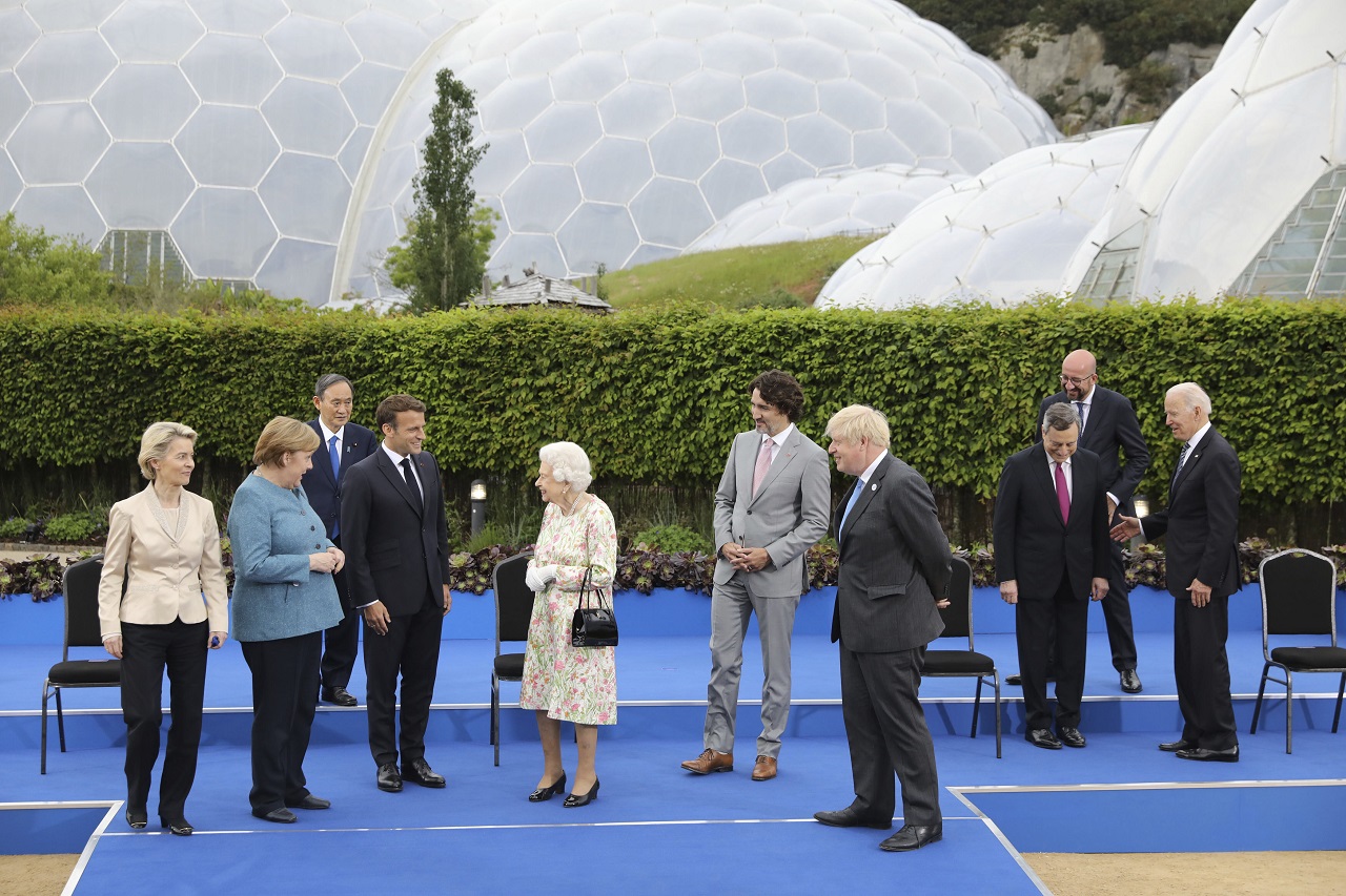 G7 Alžbeta II.