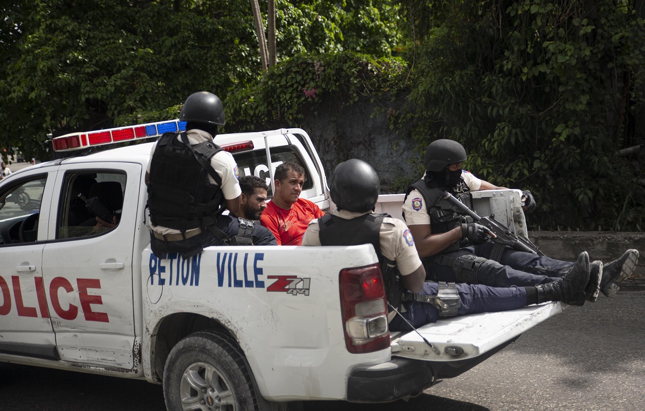 V súvislosti s útokom na prezidenta Haiti zadržali dvoch Američanov