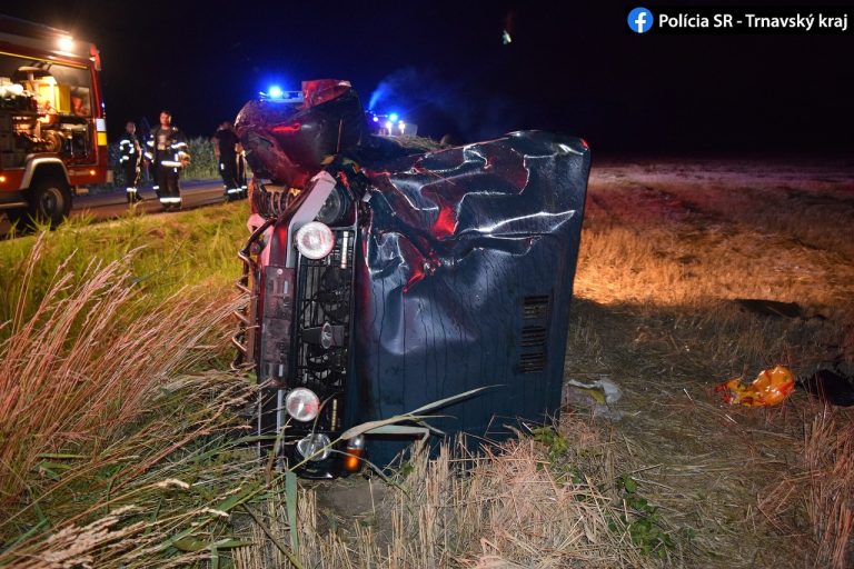 auto v poli dôchodcu