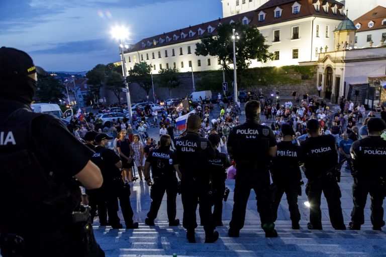 protest_parlament_koronavírus