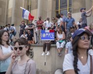 Protesty proti pandemickým opatreniam v Paríži
