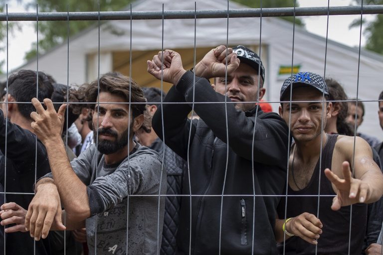 migranti a plot