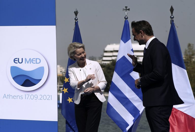 Ursula von der Leyenová Kyriakos Mitsotakis