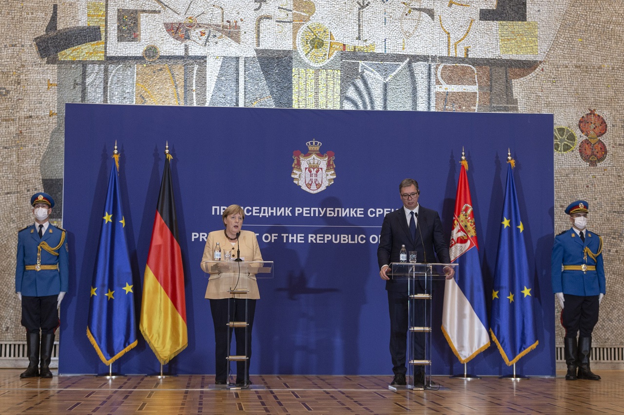 Merkelová Vučič