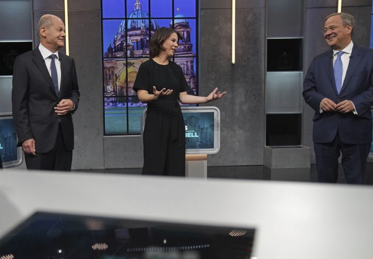Olaf Scholz, Annalena Baerbocková a Armin Laschet