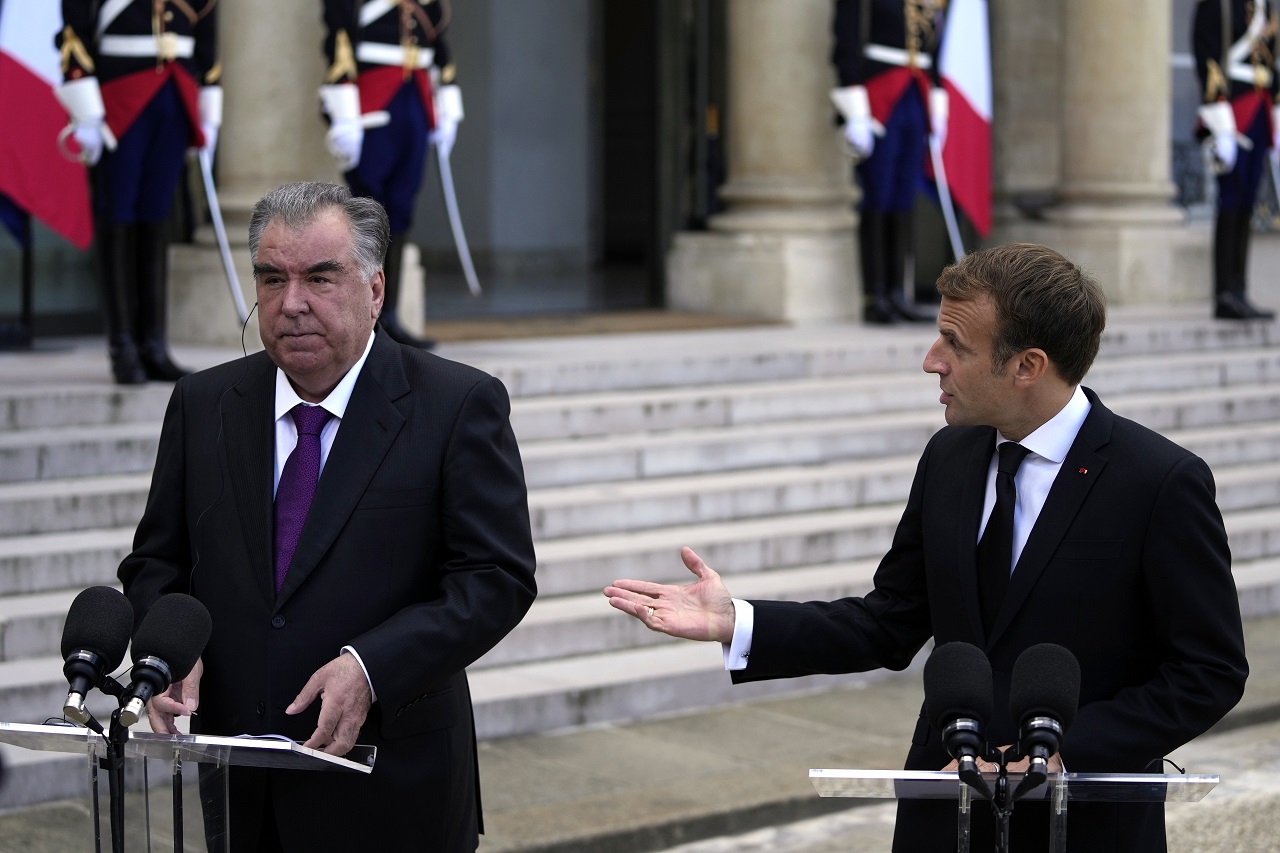 Emmanuel Macron Emomali Rahmon