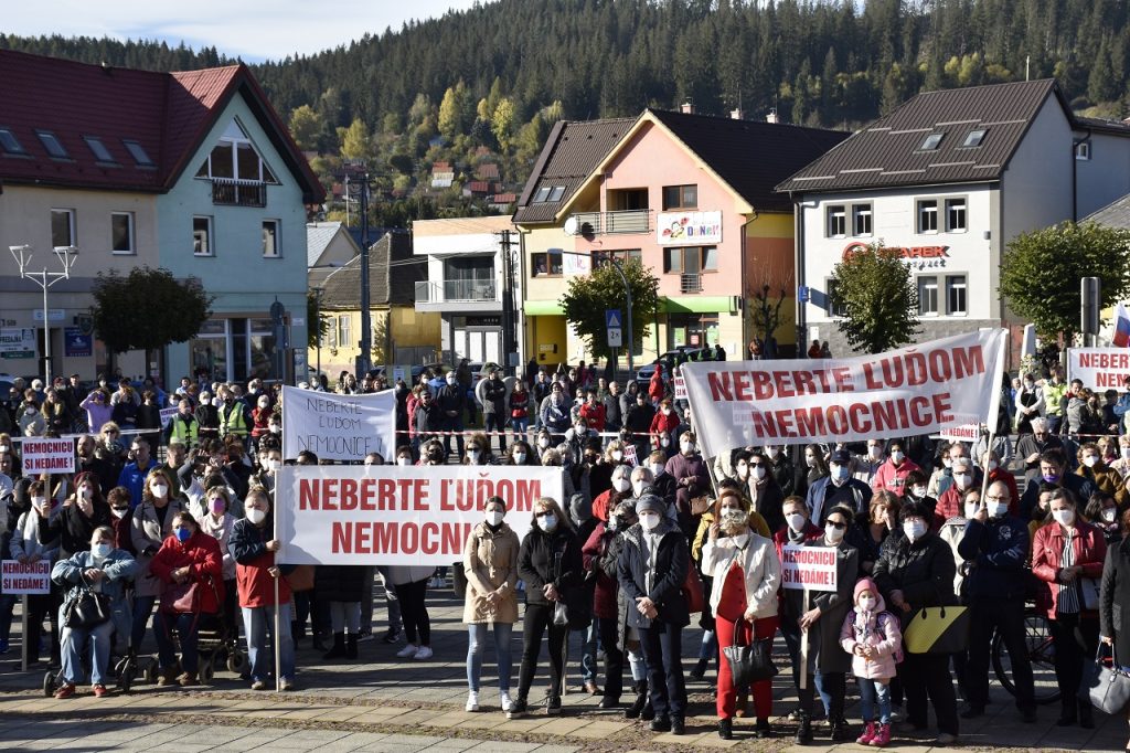 Proti reforme nemocníc protestovali na Orave stovky ľudí, žiadajú ju prepracovať