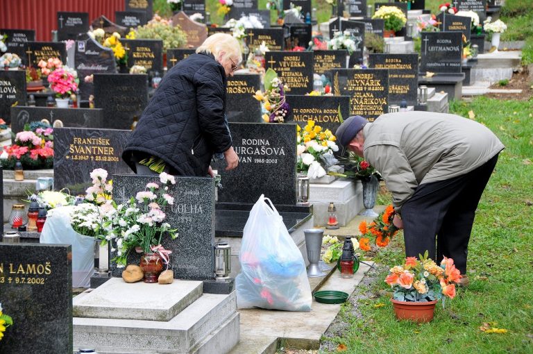 hroby, dušičky