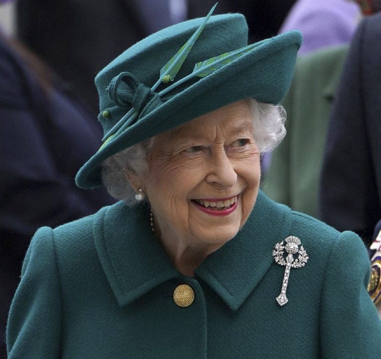 britská kráľovná Alžbeta II. príchod do škótskeho parlamentu, Edinburgh