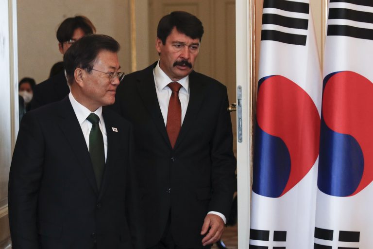 Mun Če-in a János Áder