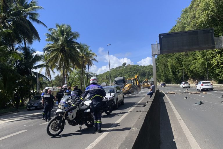 Guadeloupe koronavírus obmedzenia nepokoje