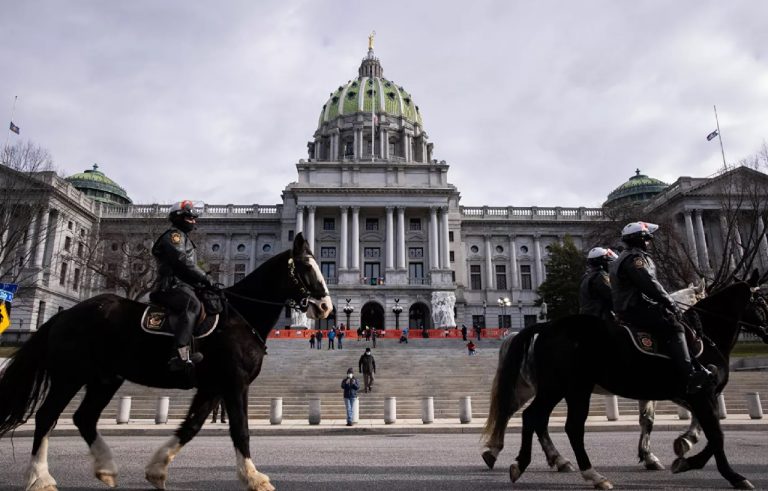 policajti na koňoch