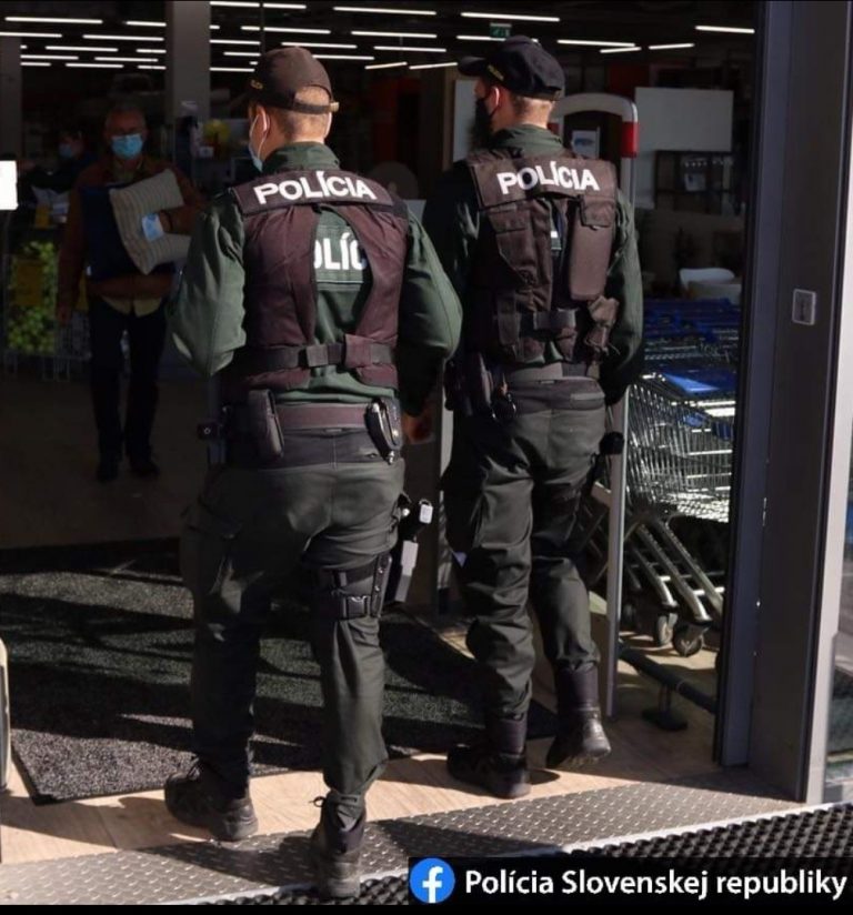 policajti