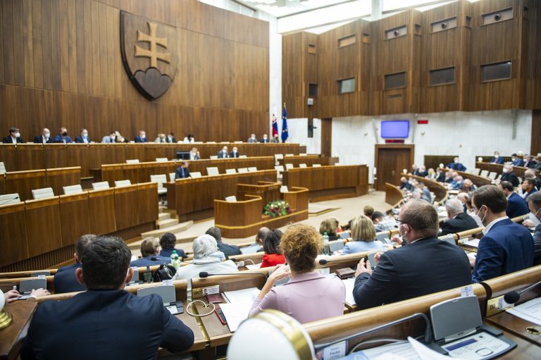 parlament nr sr rokovanie poslanci