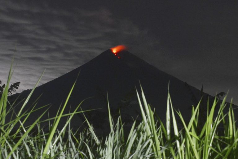 erupcia sopky Semeru