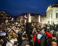 účastníci protestného zhromaždenia opozičných politických strán v Bratislave