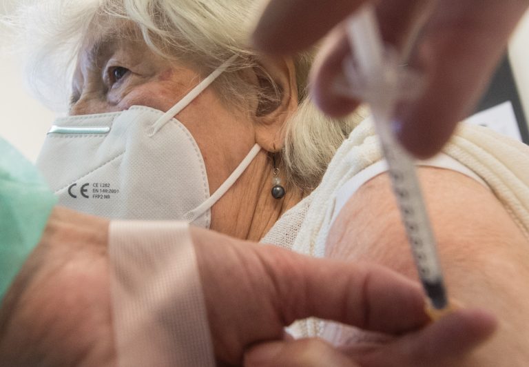 očkovanie seniori