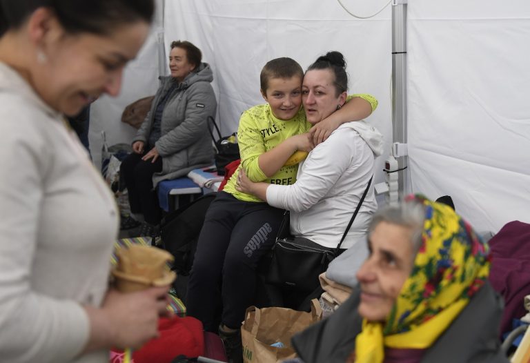 Ukrajinskí utečenci na hraničnom priechode Ubľa-Malyj Bereznyj