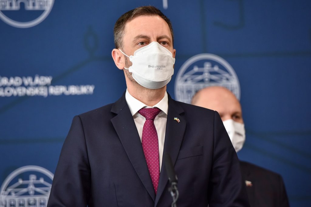 Premiér: Vyzval ľudí, aby nepodliehali dezinformáciám a zachovali pokoj