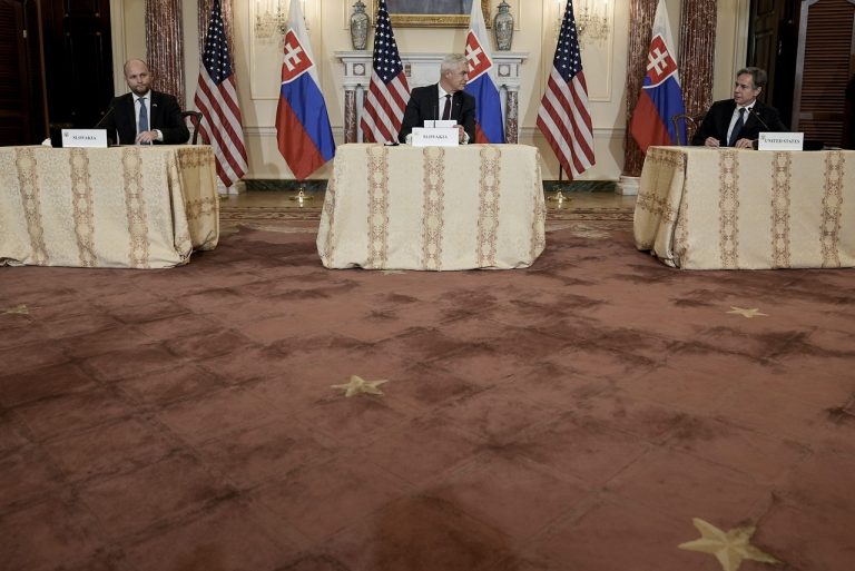 Podpis obrannej zmluvy medzi USA a SR
