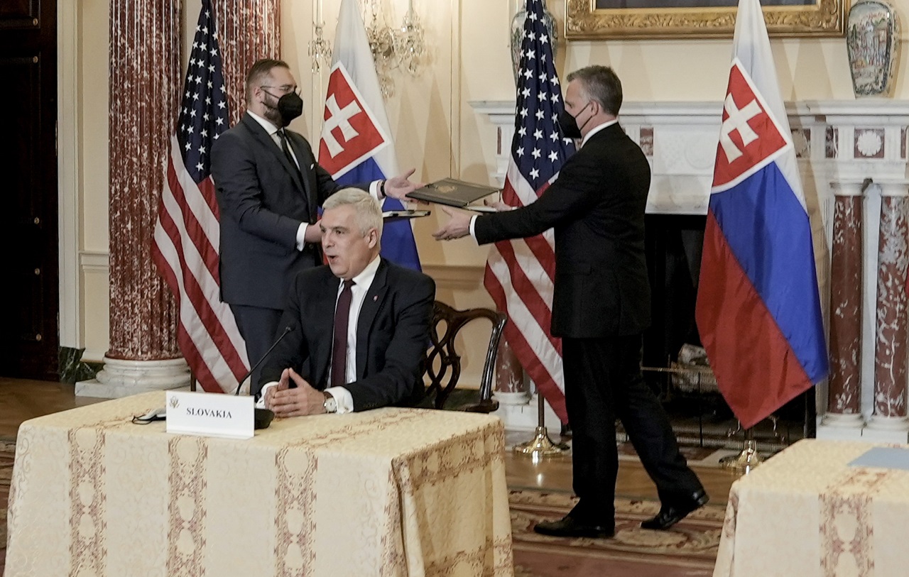 Podpis obrannej zmluvy medzi USA a SR