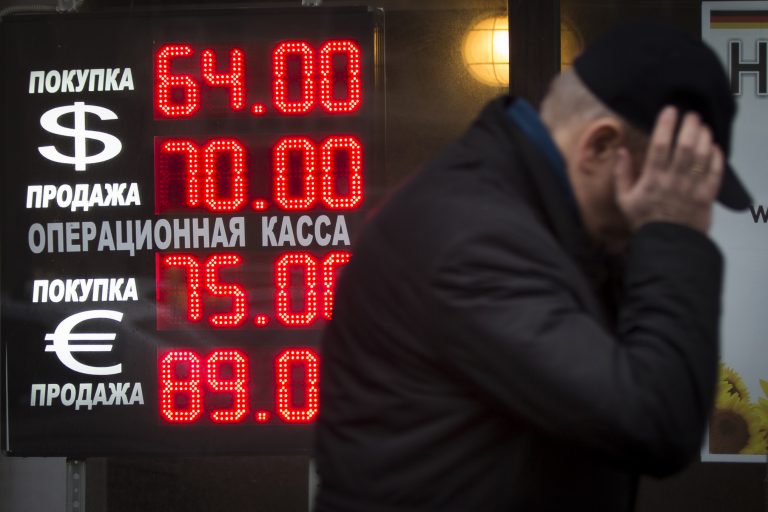 kurzy rubeľ pád prepad ekonomiky