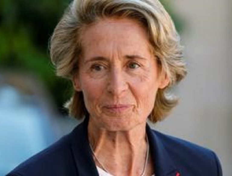 Nová francúzska ministerka územného rozvoja Caroline Cayeuxová