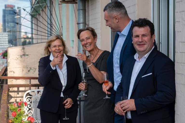 Nemecká ministerka vnútra Nancy Feizerová s Vitalijom Kličkom