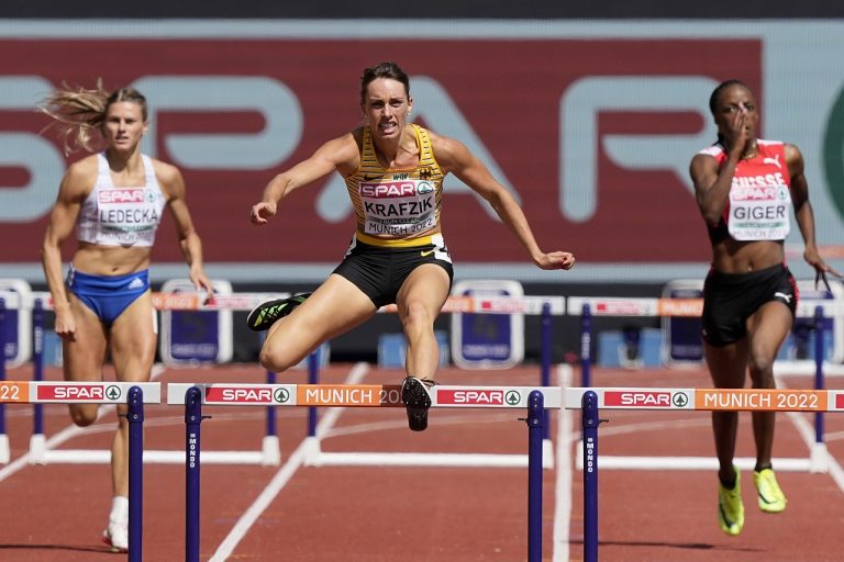 Atletika-ME: Ledecká pobeží semifinále na 400 m prek., Zapletalovej došli sily