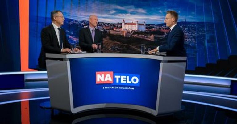 V nedeľnej diskusnej relácii televízie Markíza Na telo minister hospodárstva Karel Hirman a podpredseda opozičného Smeru-SD Ladislav Kamenický